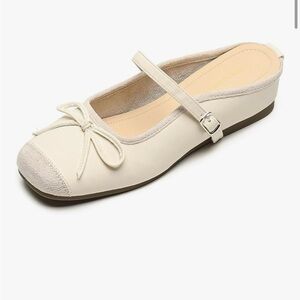 Women’s leather and suede Elegant Cream Mary Jane ballet slip on Flats size 8